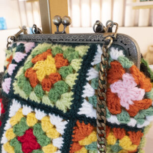 dettaglio borsa simona lelì granny square